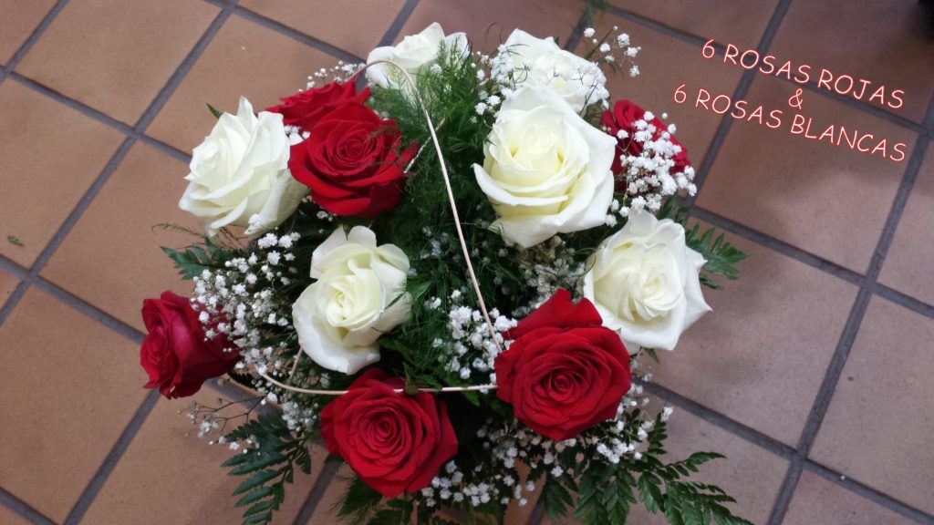 Ramo de 12 Rosas Rojas y Blancas. - Floristeria San Carlos